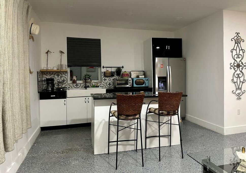 Flora'S Garden Apartment/Studio North Miami Bagian luar foto