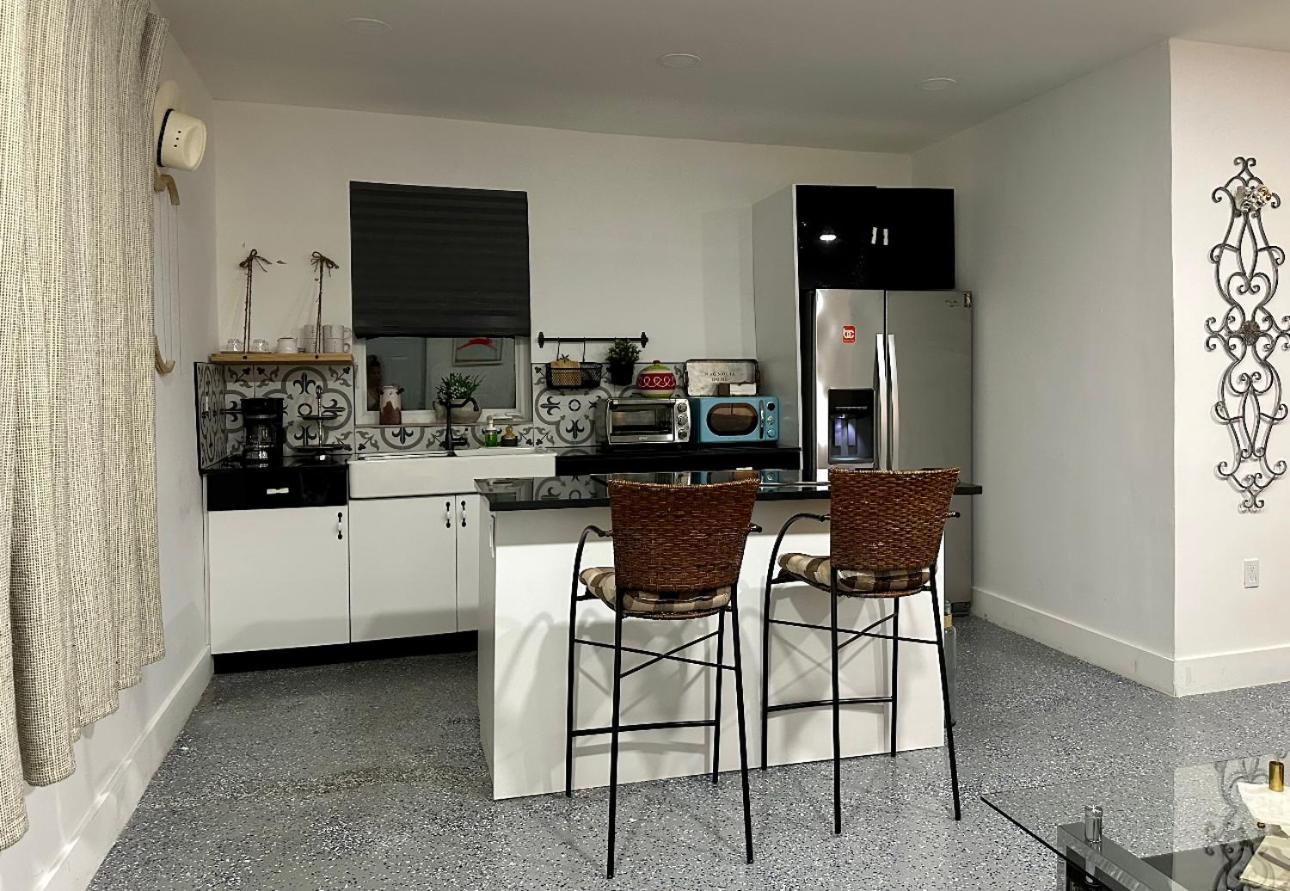 Flora'S Garden Apartment/Studio North Miami Bagian luar foto
